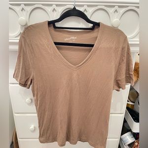 BROWN V NECK TEE